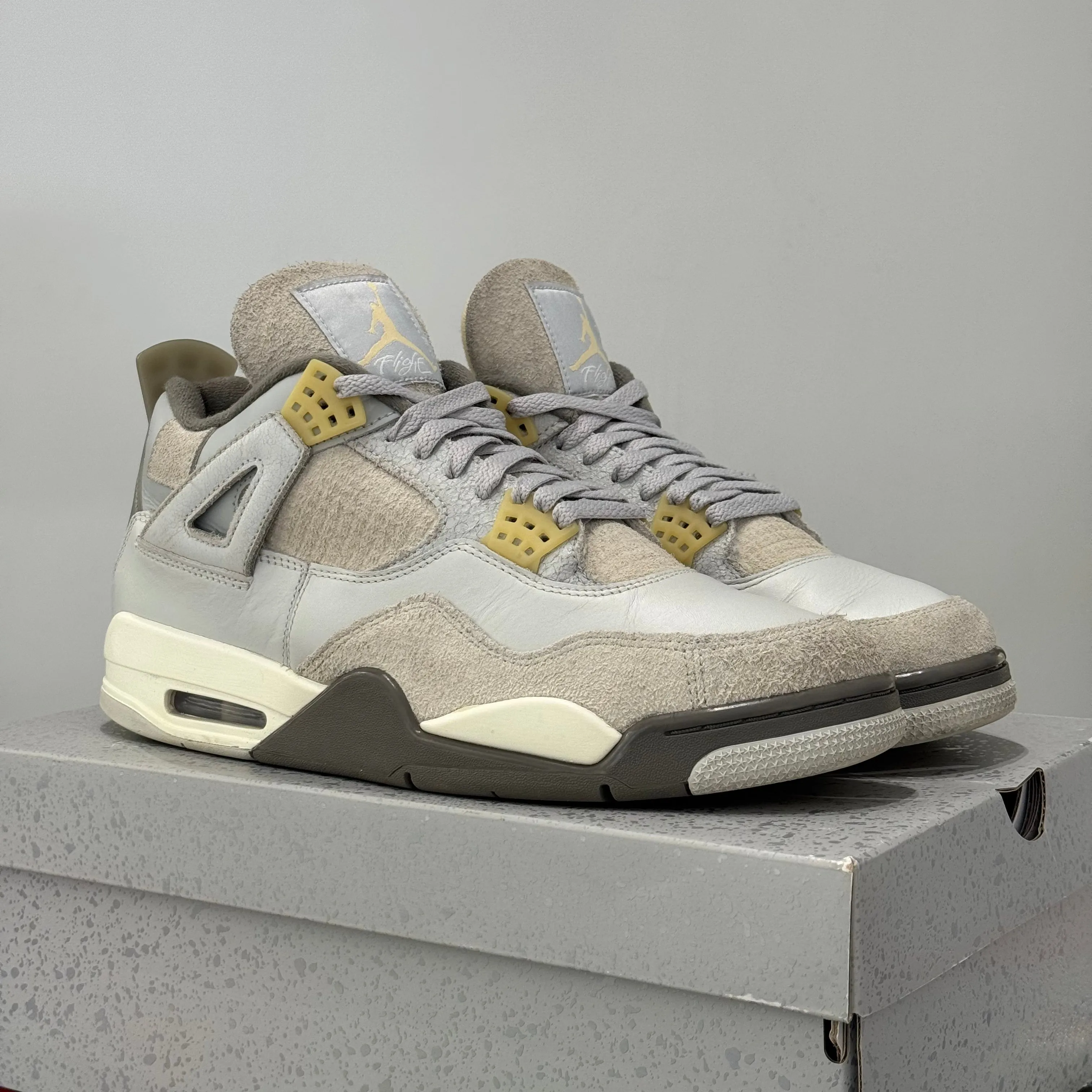 Air Jordan 4 SE Craft Photon Dust (45) - Usado