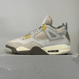 Air Jordan 4 SE Craft Photon Dust (45) - Usado