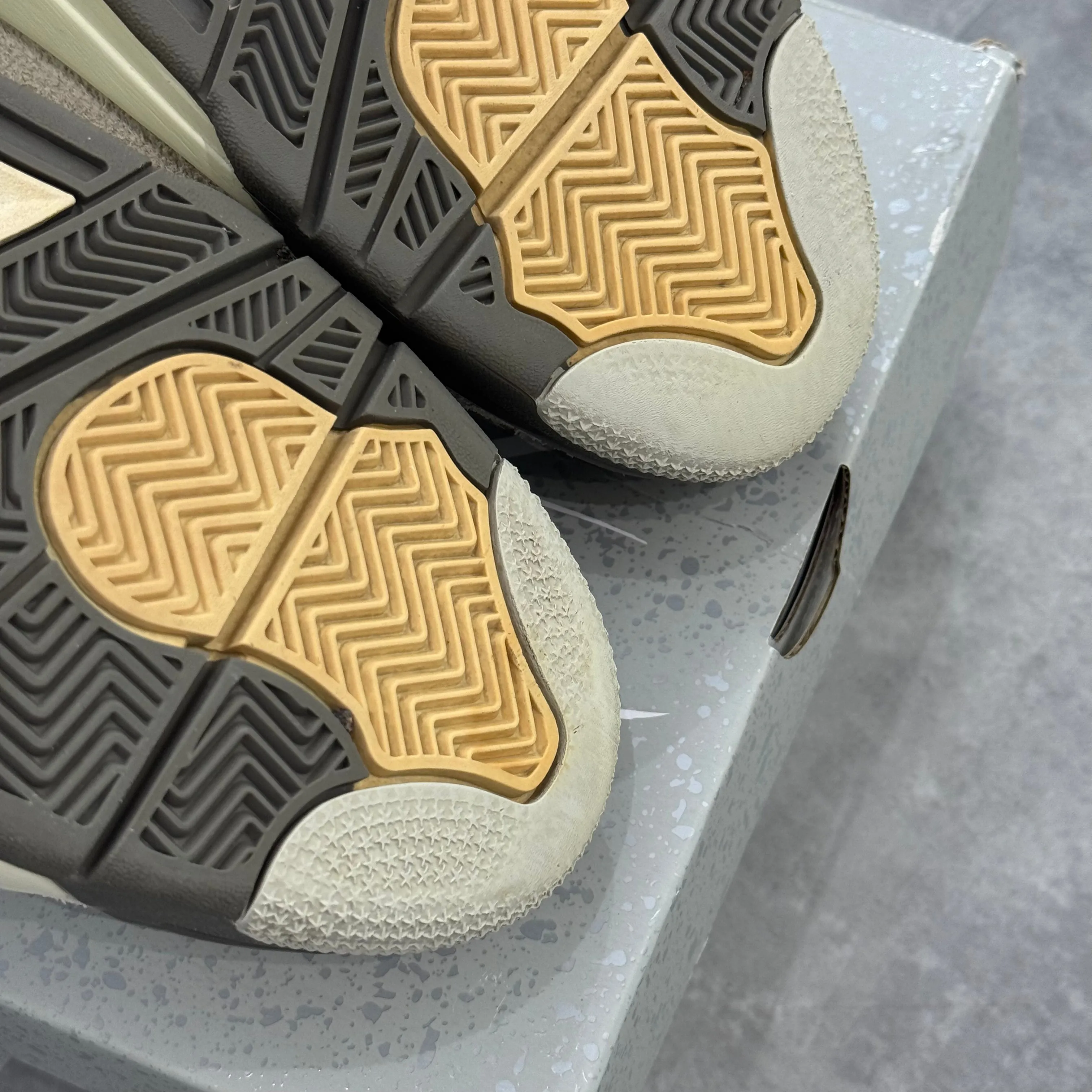 Air Jordan 4 SE Craft Photon Dust (45) - Usado
