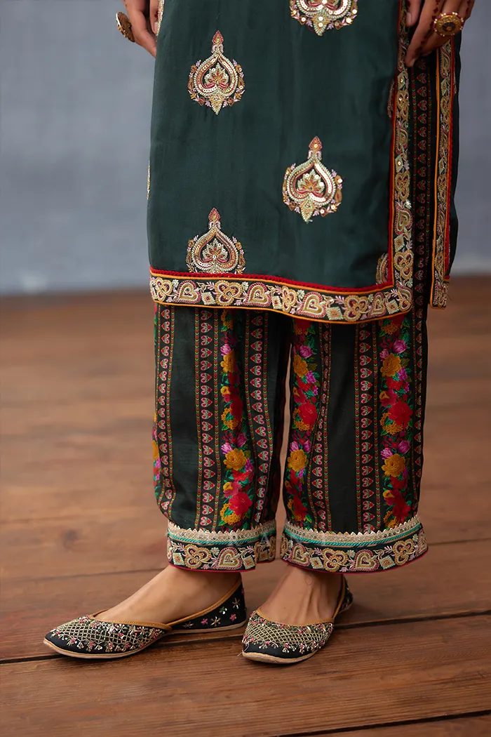 Dil Shaad Maira Kurta Set