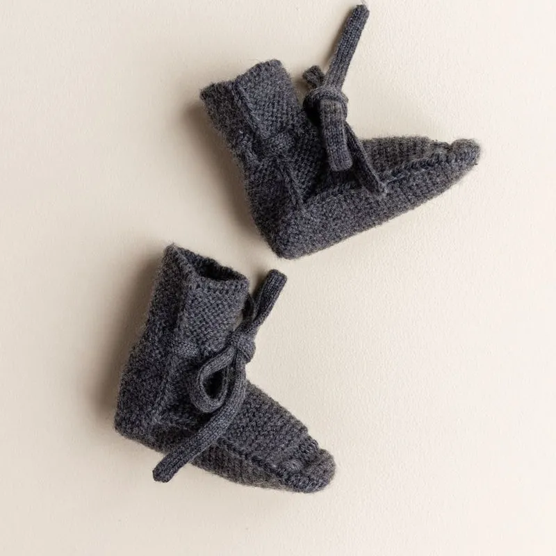 Hvid  Baby knit booties charcoal