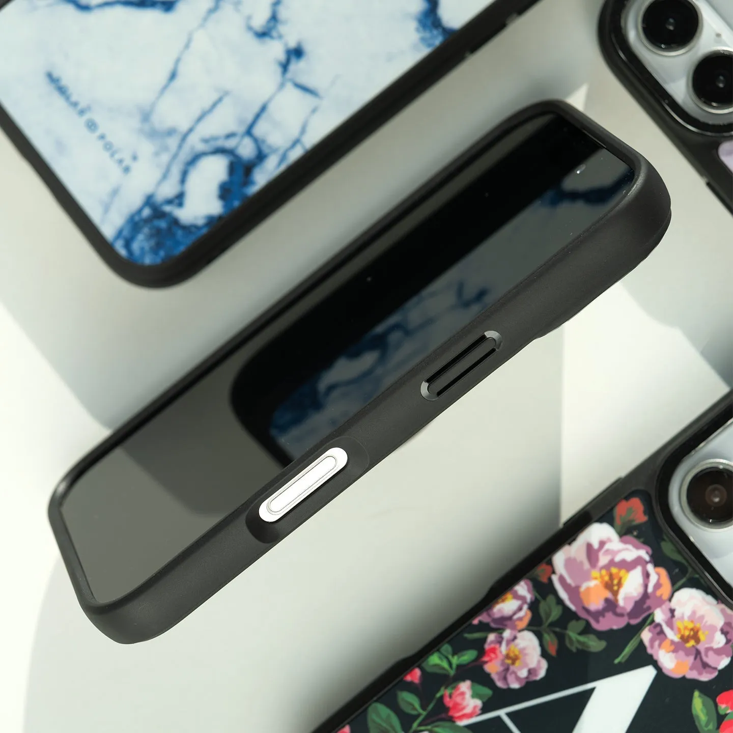 Polar Light - iPhone 16 Pro Frosted Black Bumper MagSafe Case