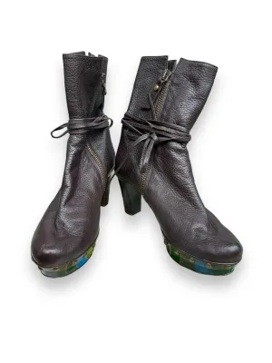 Shoe Size 6.5 Stuart Weitzman Brown Boots