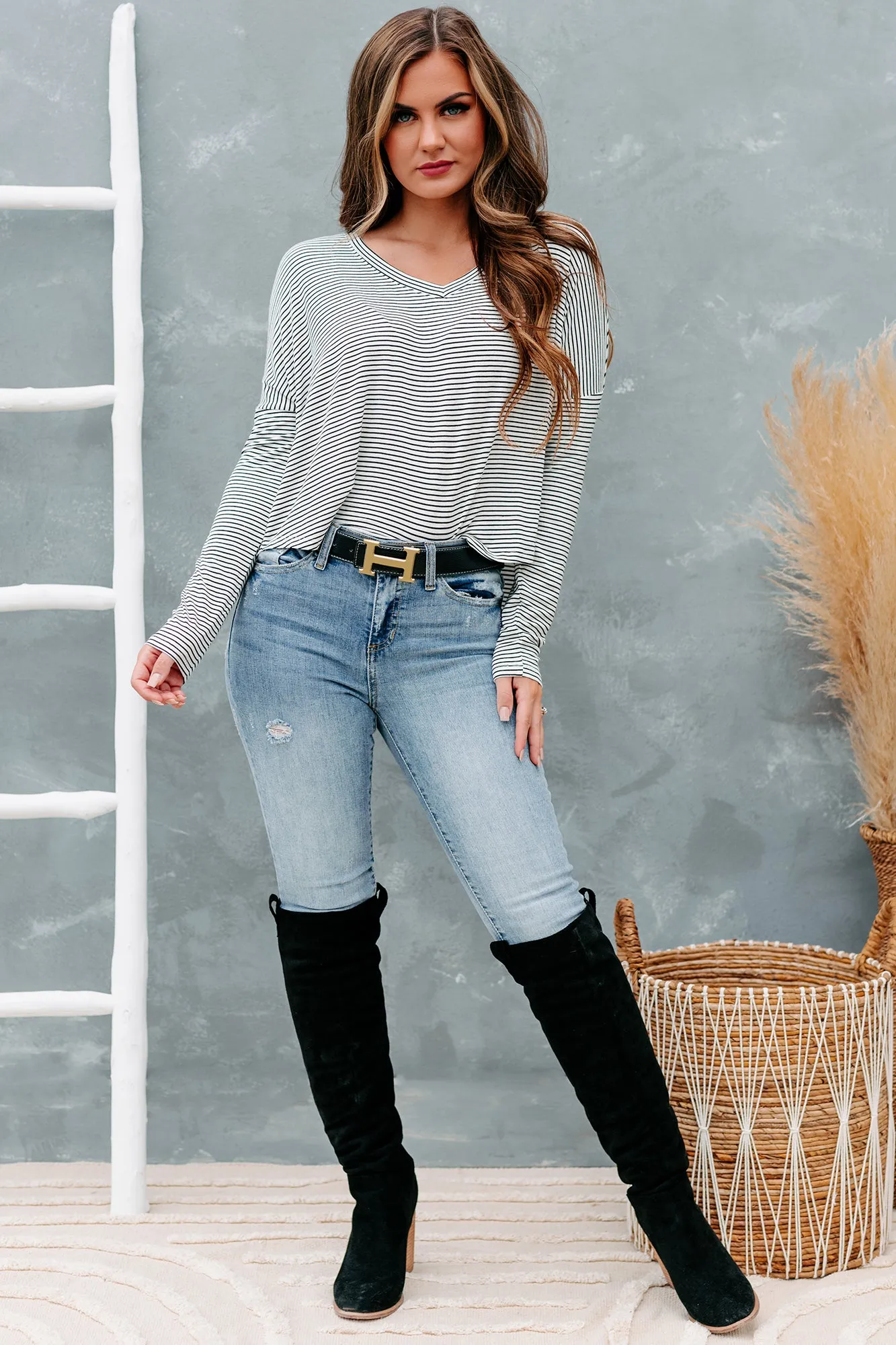 Similar Interests Sneak Peek Frayed Hem Skinny Jeans (Medium Light)