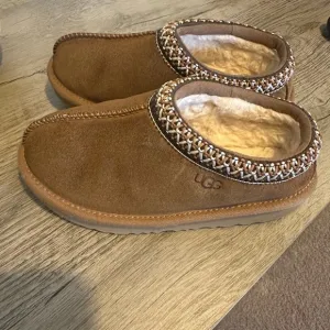 UGG Brown Slippers with Shearling Lining