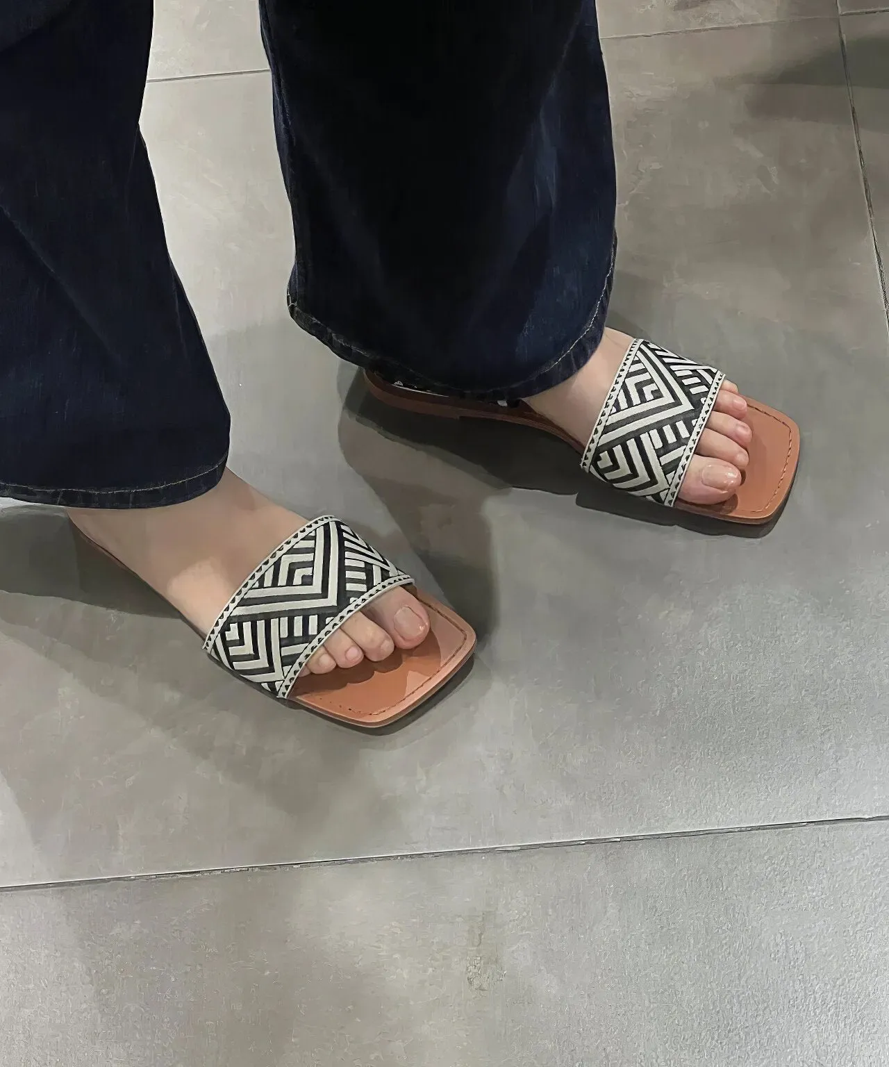 Women's Geometric Pattern Flat Slides