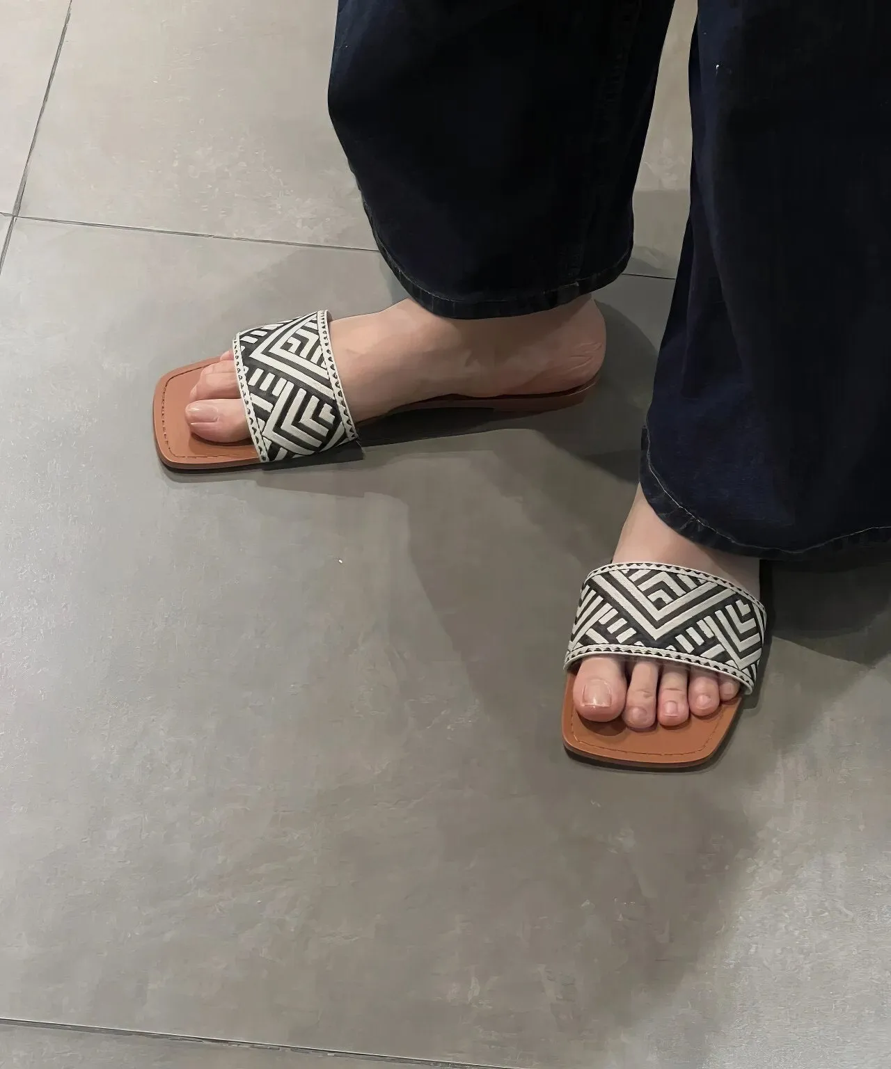 Women's Geometric Pattern Flat Slides